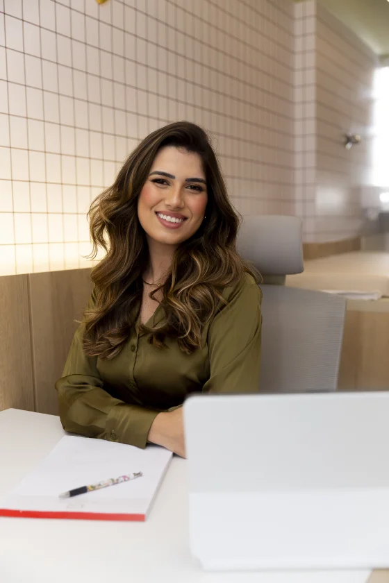 Dra. Caroline Ribeiro, médica em Nova Iguaçu, de jaleco